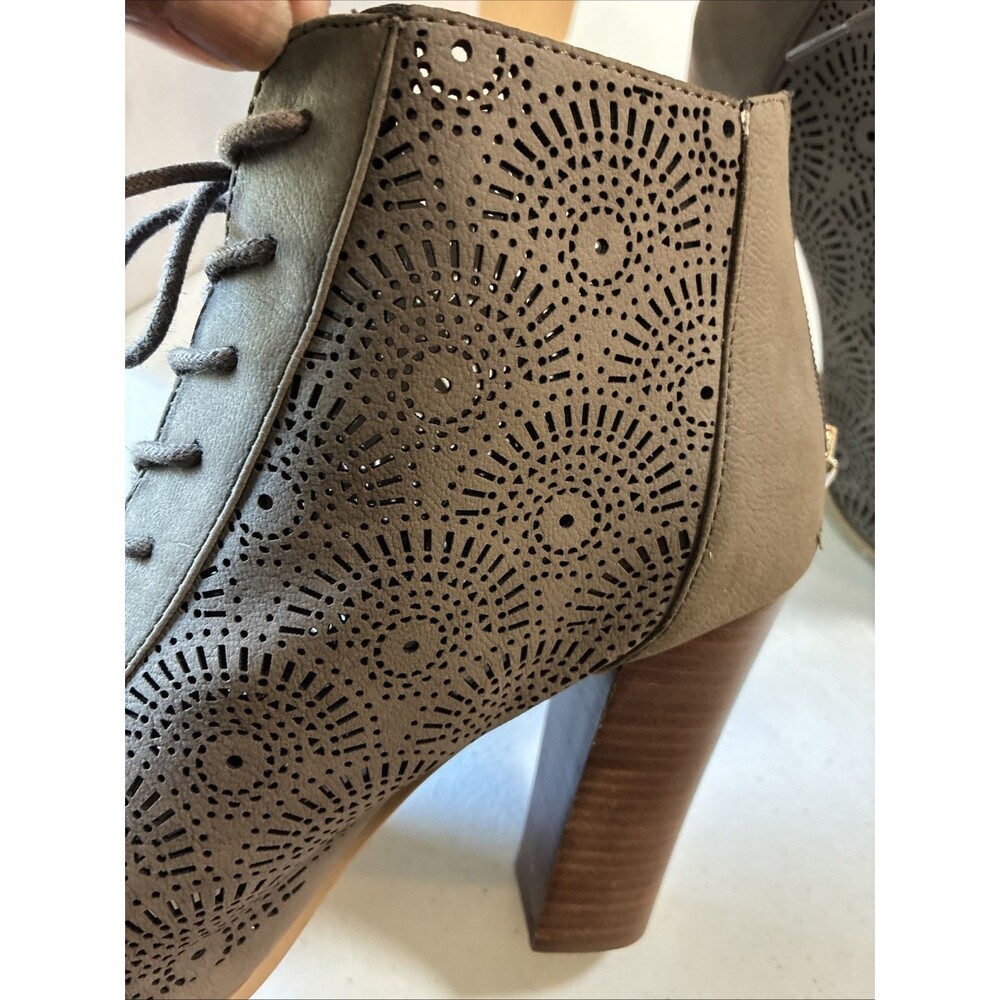Y2K Shoes Gladiator Ankle Boot Open Toe Zip Lace Up 4” Heel Laser Cut Gray